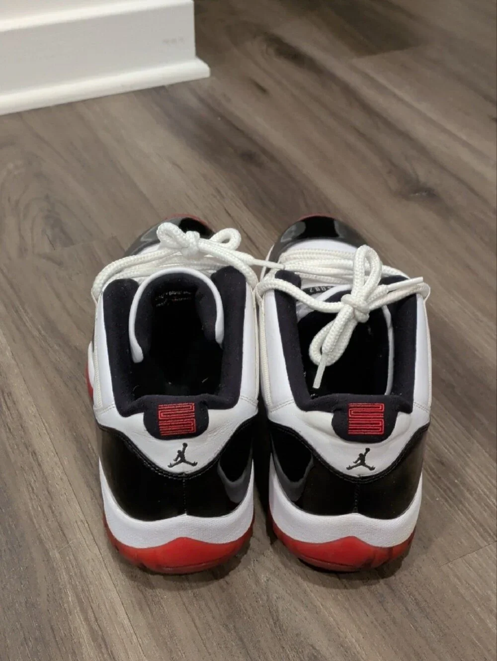 Nike Low-Top Sneakers in White, Black, Red